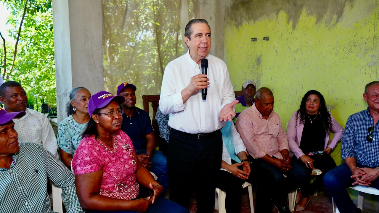 Francisco Javier García en un acto político