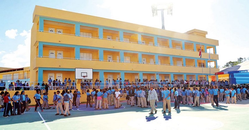 Minerd inicia reparación de 750 escuelas en todo el país