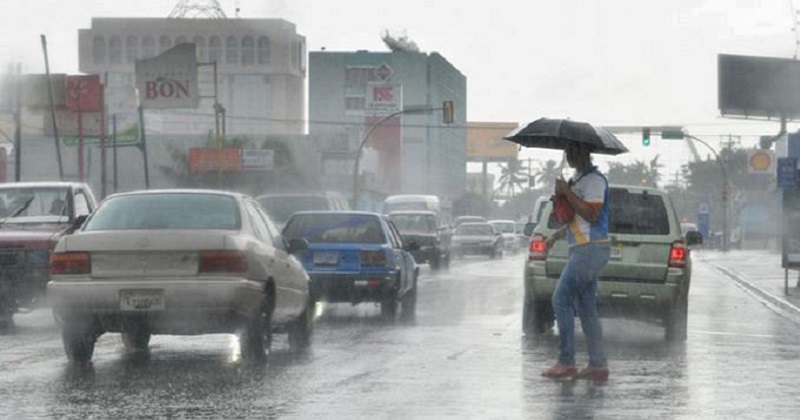 Algunos aguaceros y tronadas aisladas en la tarde; tres provincias en alerta