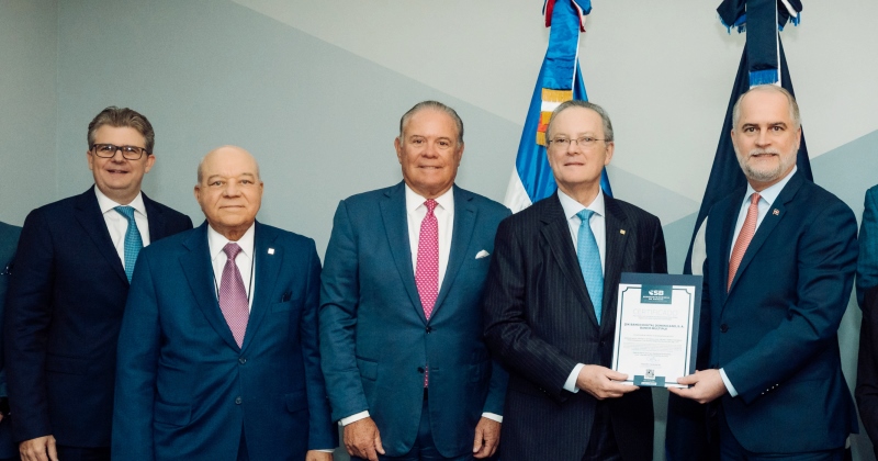 Desde la izquierda, los señores Arturo Grullón Finet, Manuel E. Jiménez, F., A. Alejandro Santelises, Manuel A. Grullón y Alejandro Fernández W.