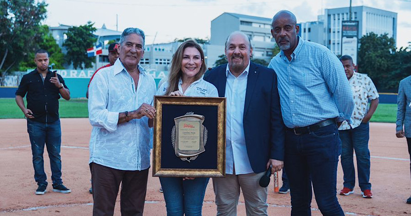 Liga de la Farándula inaugura el 55º Torneo de Sóftbol en honor a la alcaldesa Carolina Mejía