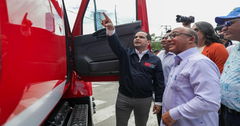 911 continúa equipando a Cuerpos de Bomberos con entrega de un camión de última generación en Bayahibe