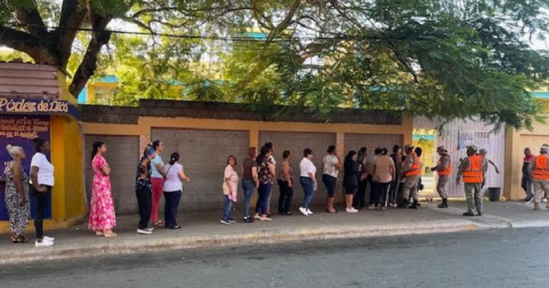 Abren colegios electorales en RD; unos 8 millones dominicanos están convocados para votar este domingo