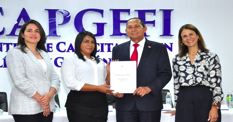 CAPGEFI certifica a 79 servidores en control interno y técnicas de aduanas