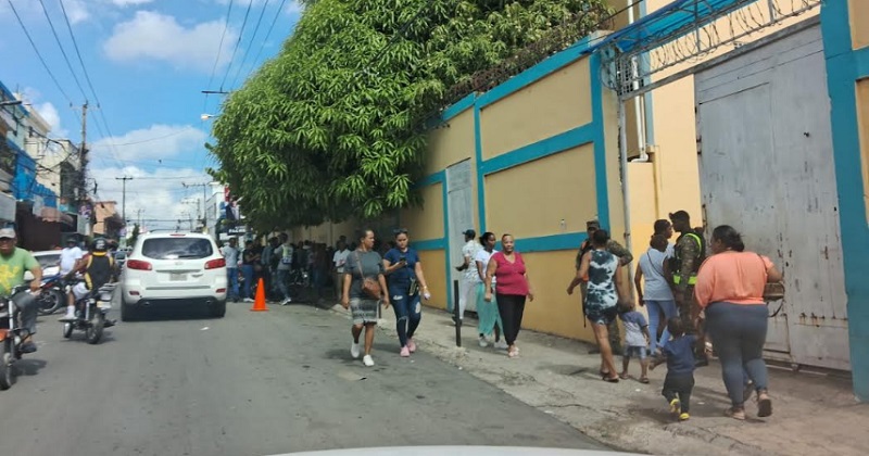 En Santo Domingo Este proceso marcha de forma organizada y mucha afluencia de personas