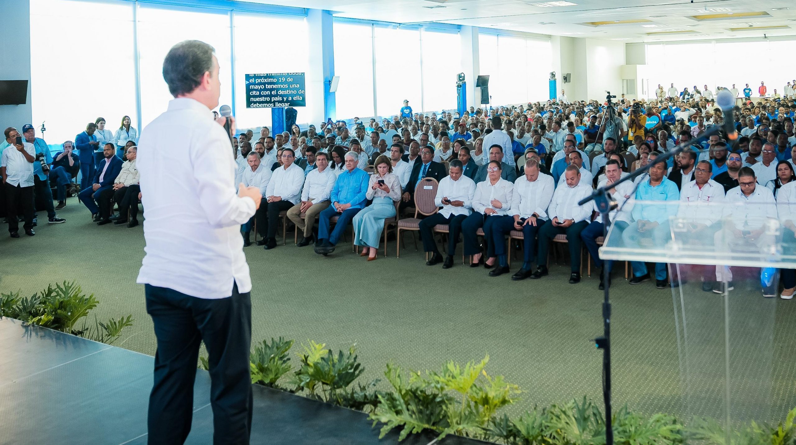 Presidente Abinader recibe apoyo de trabajadores de zonas francas del Cibao